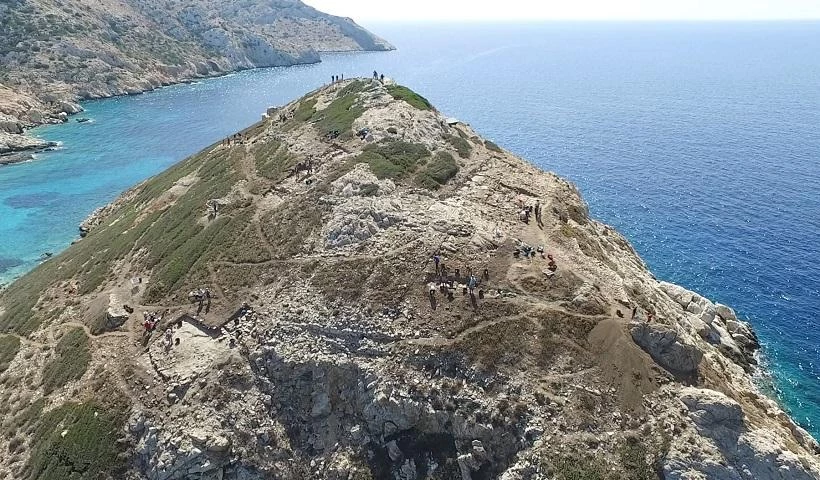 Το γνωρίζατε; Ελληνική πυραμίδα 4.000 ετών σε φυσικό ακρωτήριο της νήσου Κέρου!